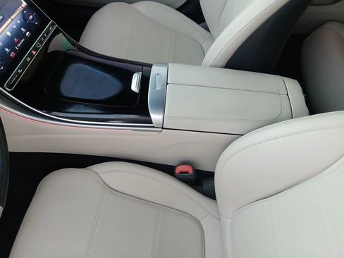 Used 2023 Mercedes-Benz C 300 4MATIC Sedan w/ Exclusive Trim Package image 8