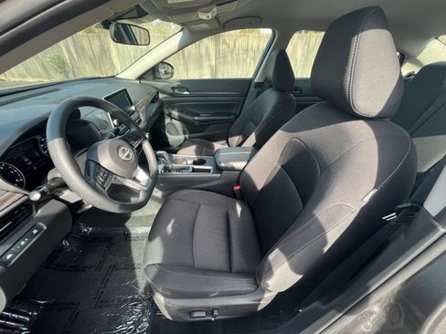Used 2025 Nissan Altima 2.5 SV FWD image 27
