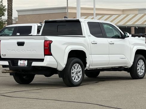 Used 2024 Toyota Tacoma SR5 AWD/4WD image 5