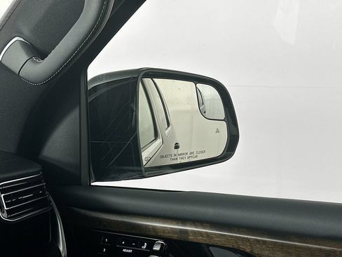Certified 2025 Jeep Grand Wagoneer 4WD image 28