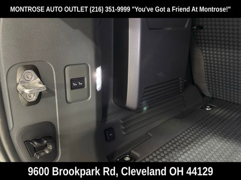 Used 2020 Land Rover Defender 110 First Edition image 42