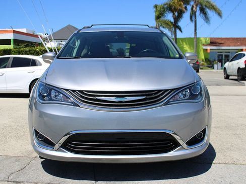 Used 2017 Chrysler Pacifica Premium image 10