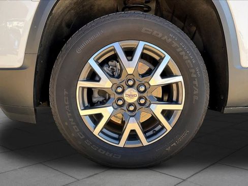 Certified 2023 GMC Acadia SLE FWD image 12