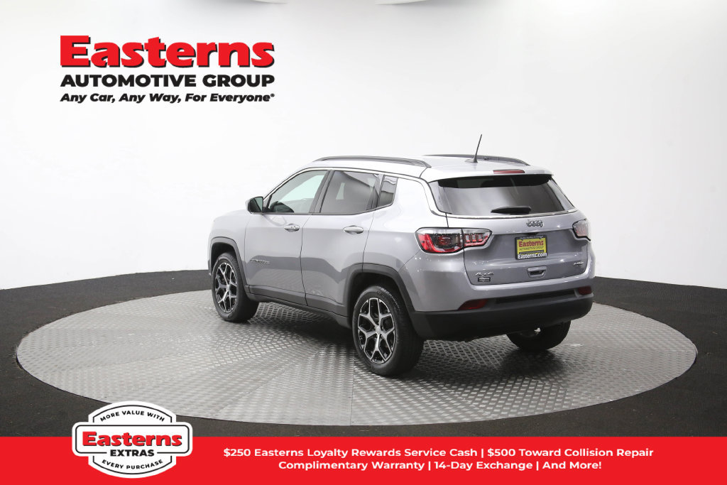 Used 2024 Jeep Compass Latitude AWD/4WD image 65