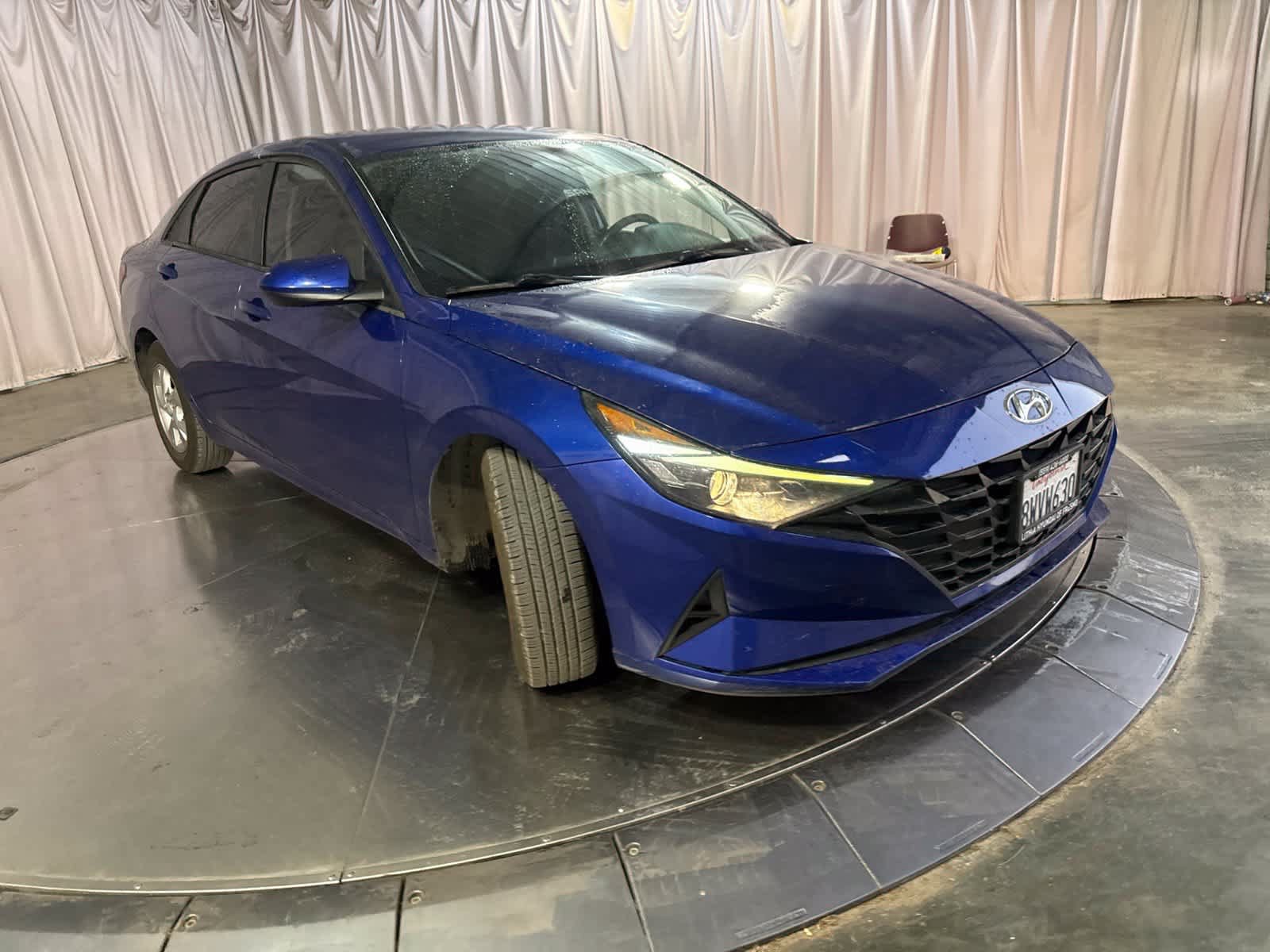 Used 2021 Hyundai Elantra SE FWD image 3