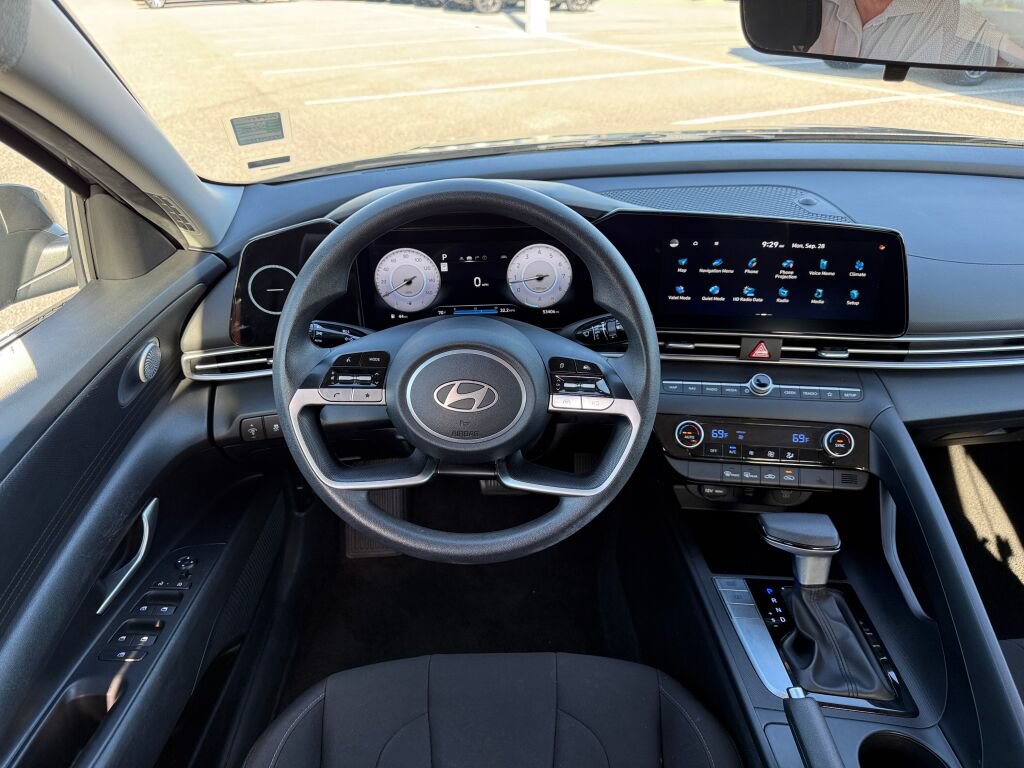 Used 2024 Hyundai Elantra SEL FWD image 13