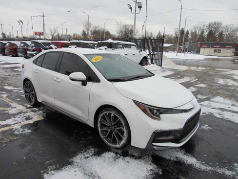 Used 2021 Toyota Corolla SE w/ Carpet Mat Package (TMS) image 3