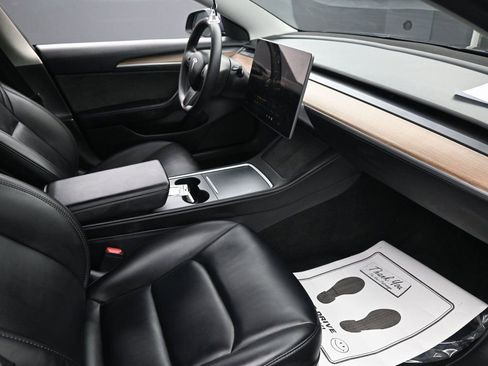 Used 2023 Tesla Model 3 Standard Range image 34