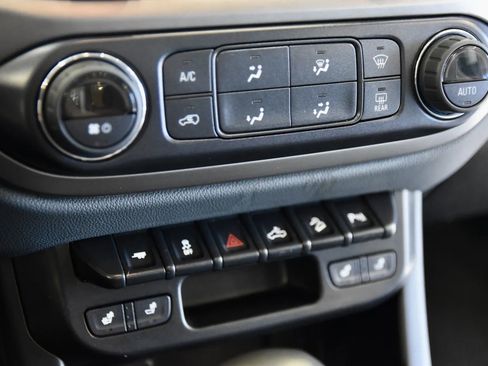 Used 2022 Chevrolet Colorado Z71 image 16