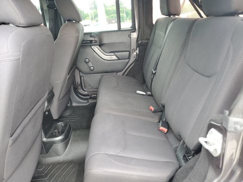 Used 2016 Jeep Wrangler Unlimited Sport w/ Connectivity Group AWD/4WD image 10