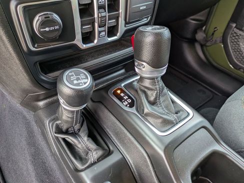 Used 2024 Jeep Wrangler Unlimited w/ Convenience Group image 21