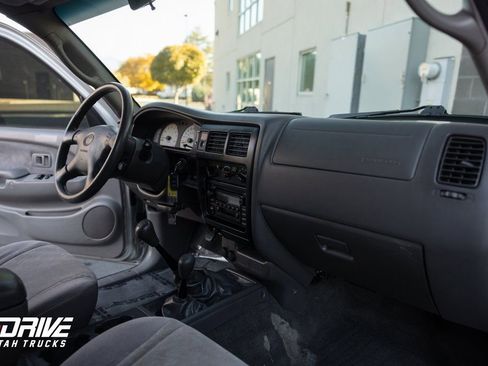 Used 2004 Toyota Tacoma 4x4 Xtracab V6 image 12