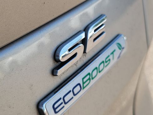 Used 2017 Ford Escape SE image 6