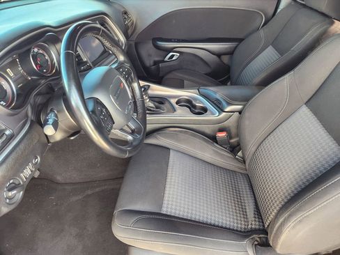 Used 2022 Dodge Challenger SXT image 13