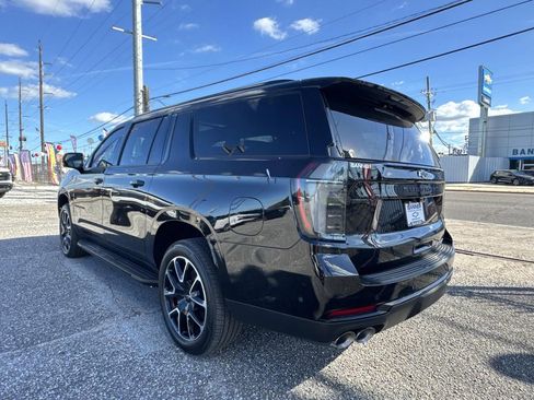 New 2026 Chevrolet Suburban RST image 5