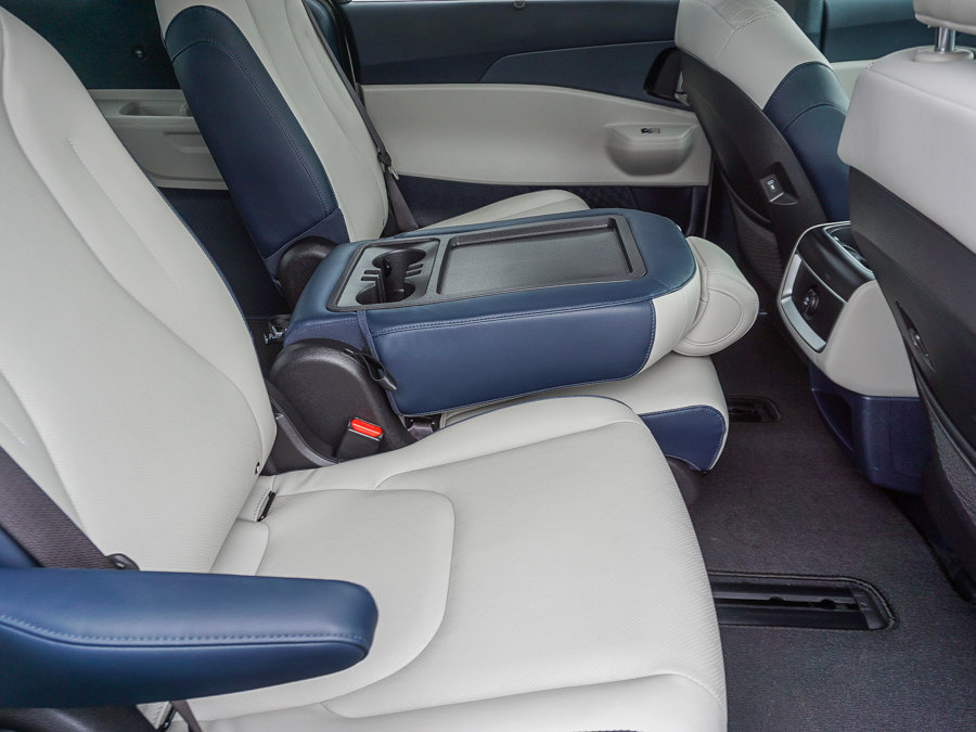 Certified 2025 Kia Carnival EX FWD image 14
