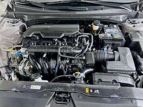 Certified 2025 Hyundai Elantra Sport image 28