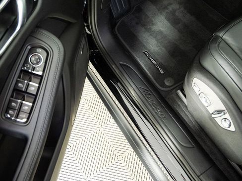 New 2026 Porsche Macan AWD/4WD image 8