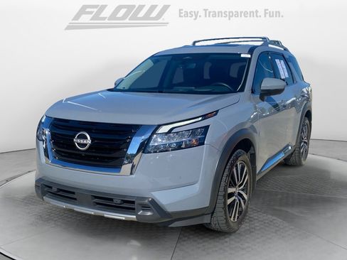 Used 2024 Nissan Pathfinder Platinum AWD/4WD image 4