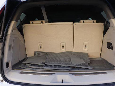 Used 2021 Cadillac Escalade Premium Luxury Platinum image 13