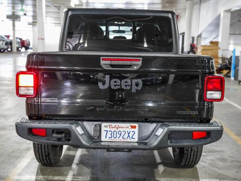 Used 2020 Jeep Gladiator Sport w/ Quick Order Package 24S image 9