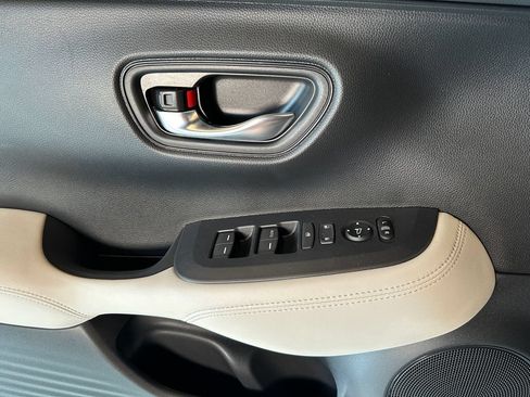 Used 2024 Honda HR-V LX image 19