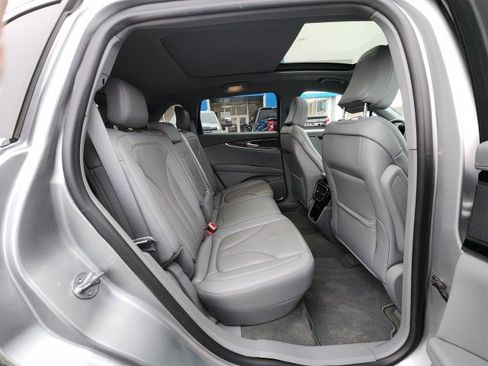 Used 2022 Lincoln Nautilus Reserve image 18