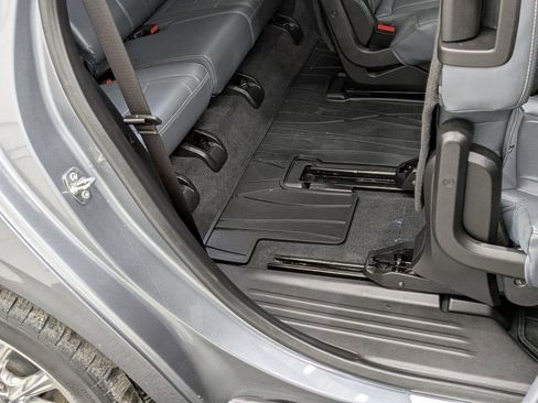 Used 2021 Buick Enclave Premium w/ Sun and Sites Package AWD/4WD image 24