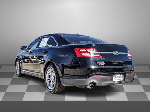 Used 2018 Ford Taurus SE image 4