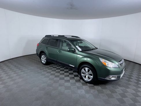 Used 2011 Subaru Outback 3.6R Limited w/ PWR Moonroof Pkg AWD/4WD image 2