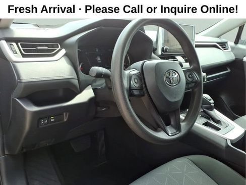 Used 2025 Toyota RAV4 XLE FWD image 13