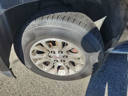 Used 2017 GMC Yukon XL SLT image 9