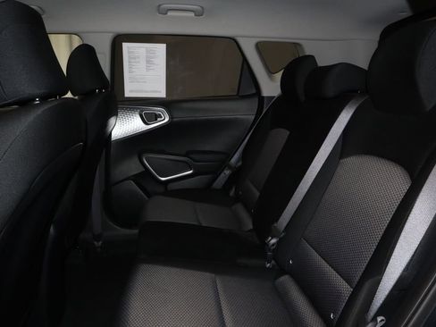 Used 2025 Kia Soul LX w/ LX Technology Package image 21