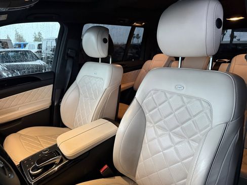 Used 2018 Mercedes-Benz GLS 550 4MATIC image 3