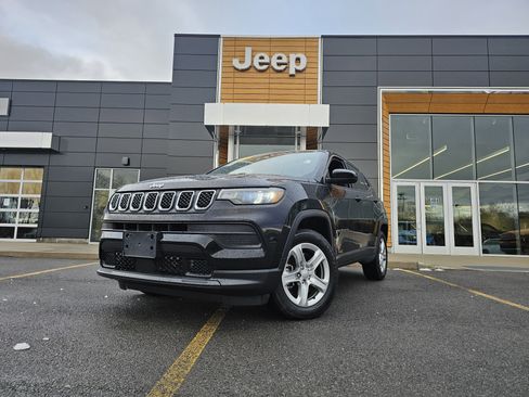 Used 2023 Jeep Compass Sport image 1