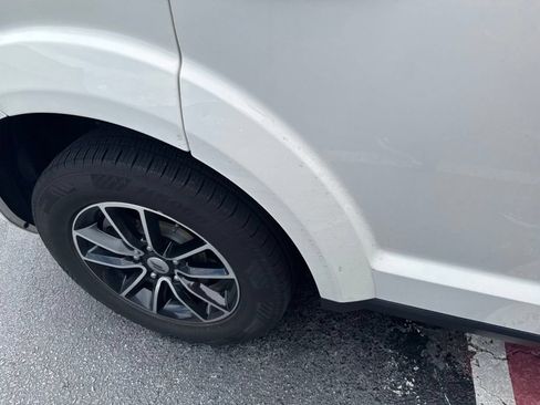 Used 2018 Dodge Journey SE w/ Connectivity Group FWD image 5