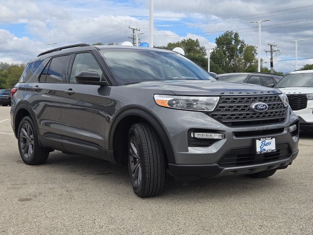 Used 2024 Ford Explorer XLT w/ Equipment Group 202A AWD/4WD image 3