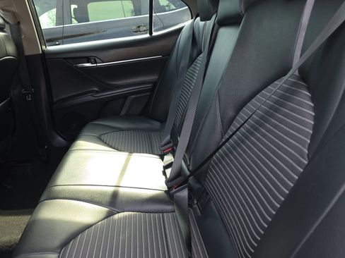 Used 2022 Toyota Camry SE image 14