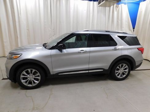 Used 2021 Ford Explorer Limited w/ Equipment Group 301A image 2
