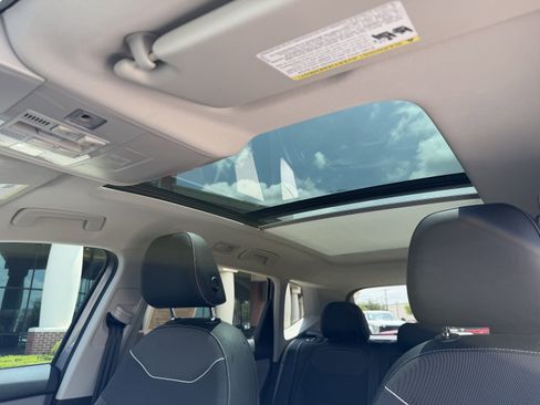 Used 2024 Volkswagen Taos SE w/ Panoramic Sunroof Package FWD image 28
