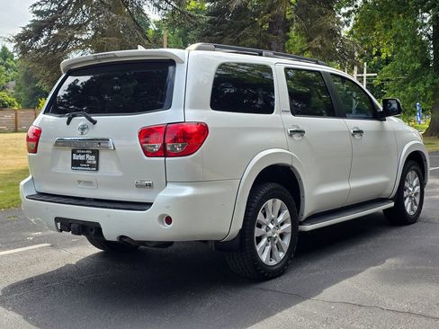 Used 2017 Toyota Sequoia Platinum RWD image 6