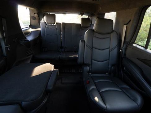 Used 2020 Cadillac Escalade Platinum image 28