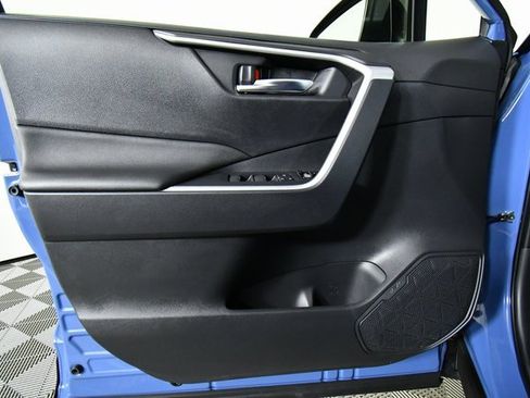 Used 2025 Toyota RAV4 SE image 21