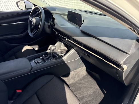 Used 2020 MAZDA MAZDA3 Sedan image 22