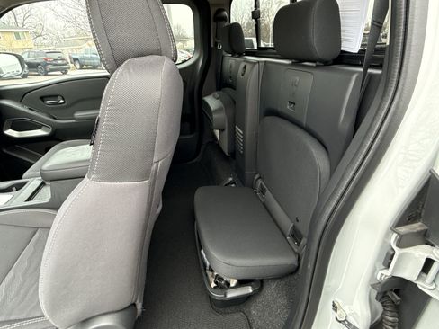 Used 2022 Nissan Frontier SV image 24