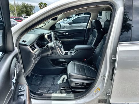 Used 2021 GMC Acadia Denali w/ Denali Technology Package FWD image 2