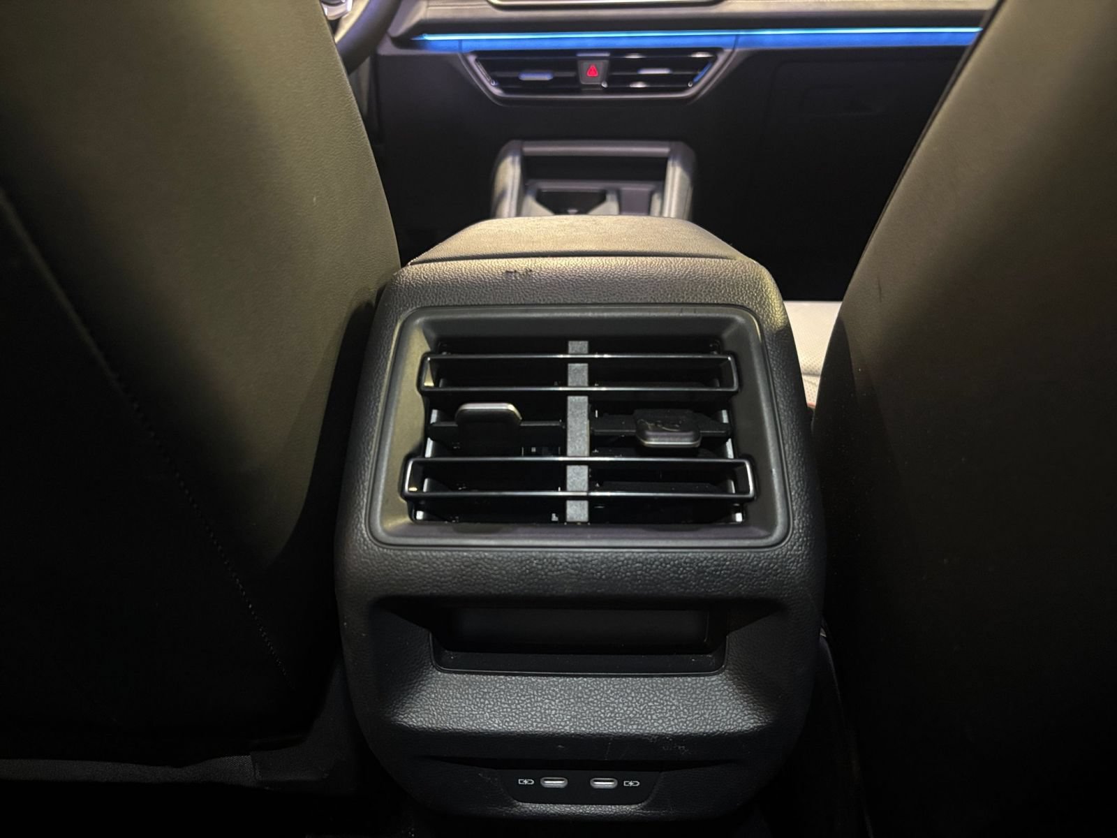 Used 2026 Volkswagen Tiguan SE AWD/4WD image 24