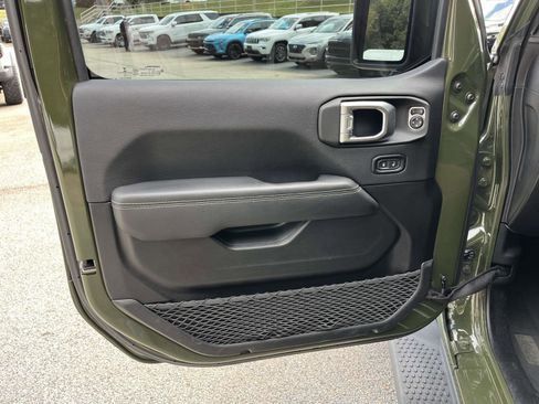 Used 2022 Jeep Wrangler Unlimited Sahara w/ Safety Group image 7