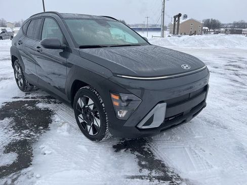 Used 2025 Hyundai Kona SEL image 3