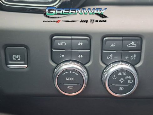 Used 2025 GMC Sierra 2500 AT4 w/ AT4 Premium Plus Package AWD/4WD image 13